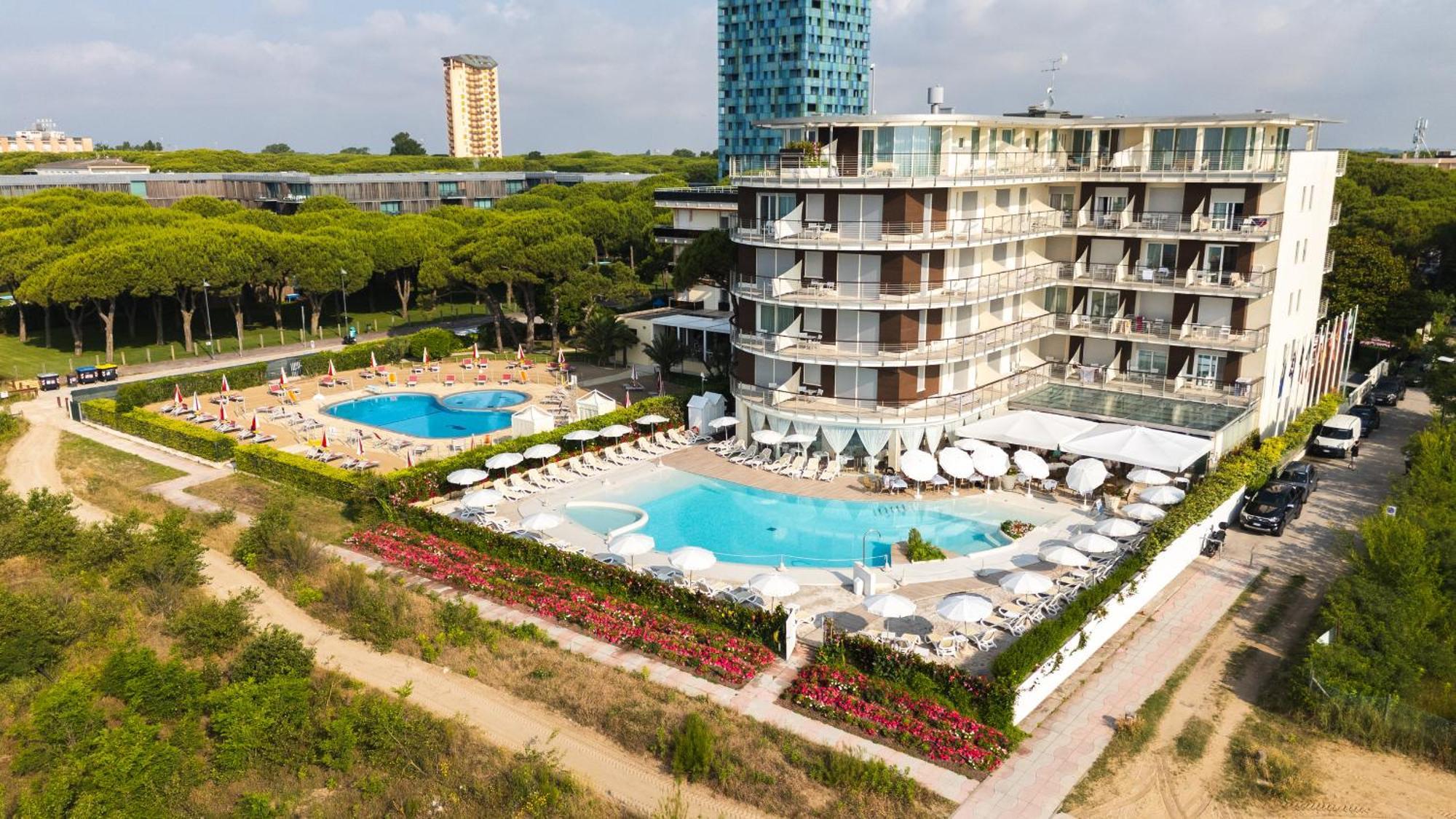 Jesolopalace Hotel & Aparthotel Exterior foto